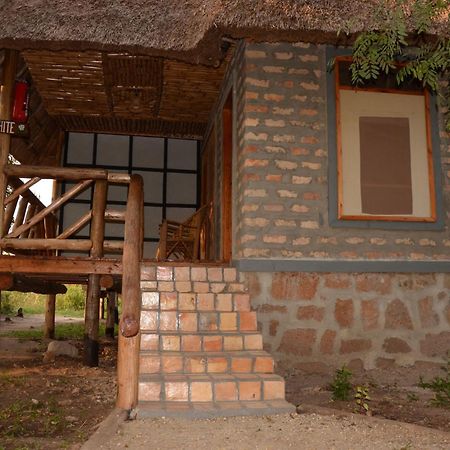 Irungu Forest Safari Lodge Katunguru Kültér fotó