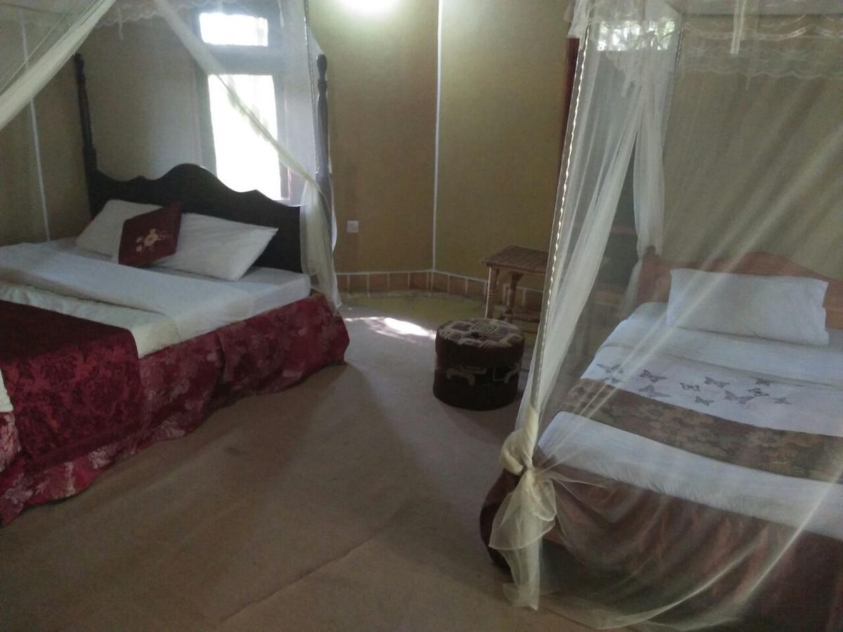 Irungu Forest Safari Lodge Katunguru Kültér fotó