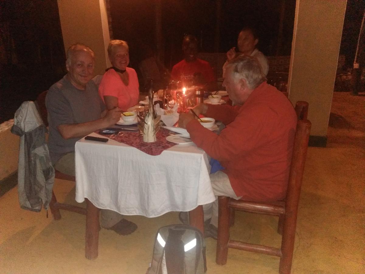 Irungu Forest Safari Lodge Katunguru Kültér fotó