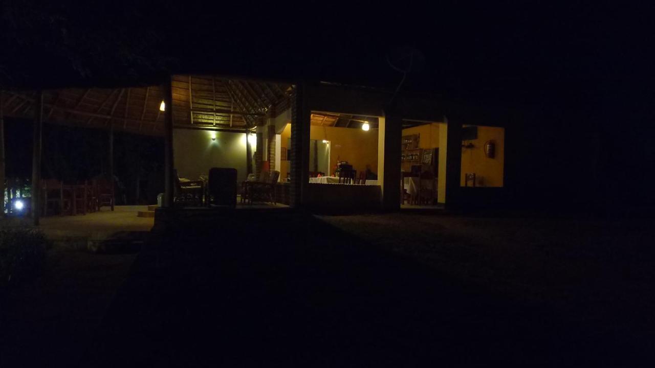 Irungu Forest Safari Lodge Katunguru Kültér fotó