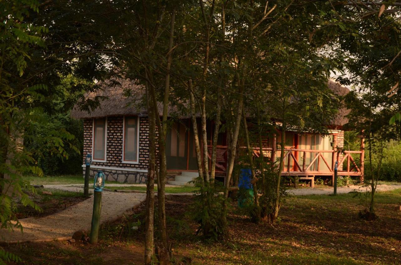 Irungu Forest Safari Lodge Katunguru Kültér fotó