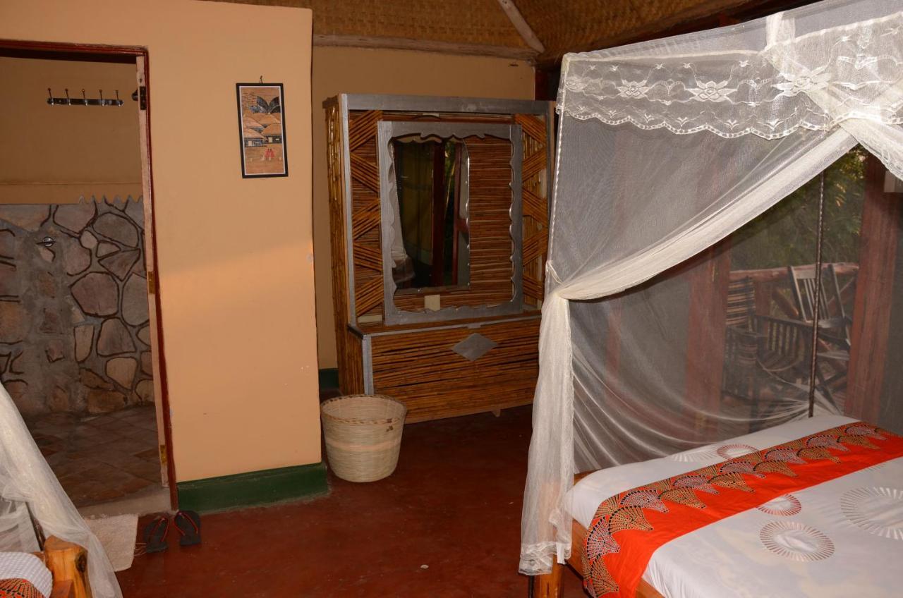 Irungu Forest Safari Lodge Katunguru Kültér fotó