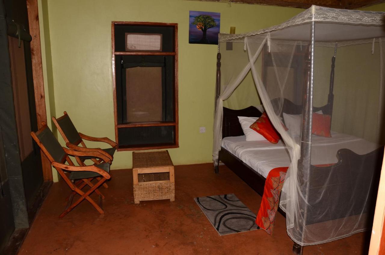 Irungu Forest Safari Lodge Katunguru Kültér fotó