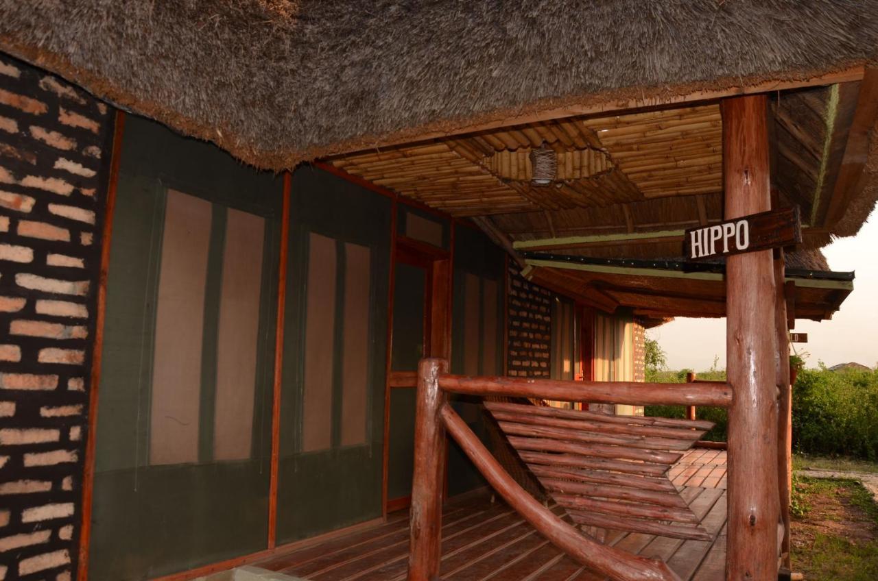 Irungu Forest Safari Lodge Katunguru Kültér fotó