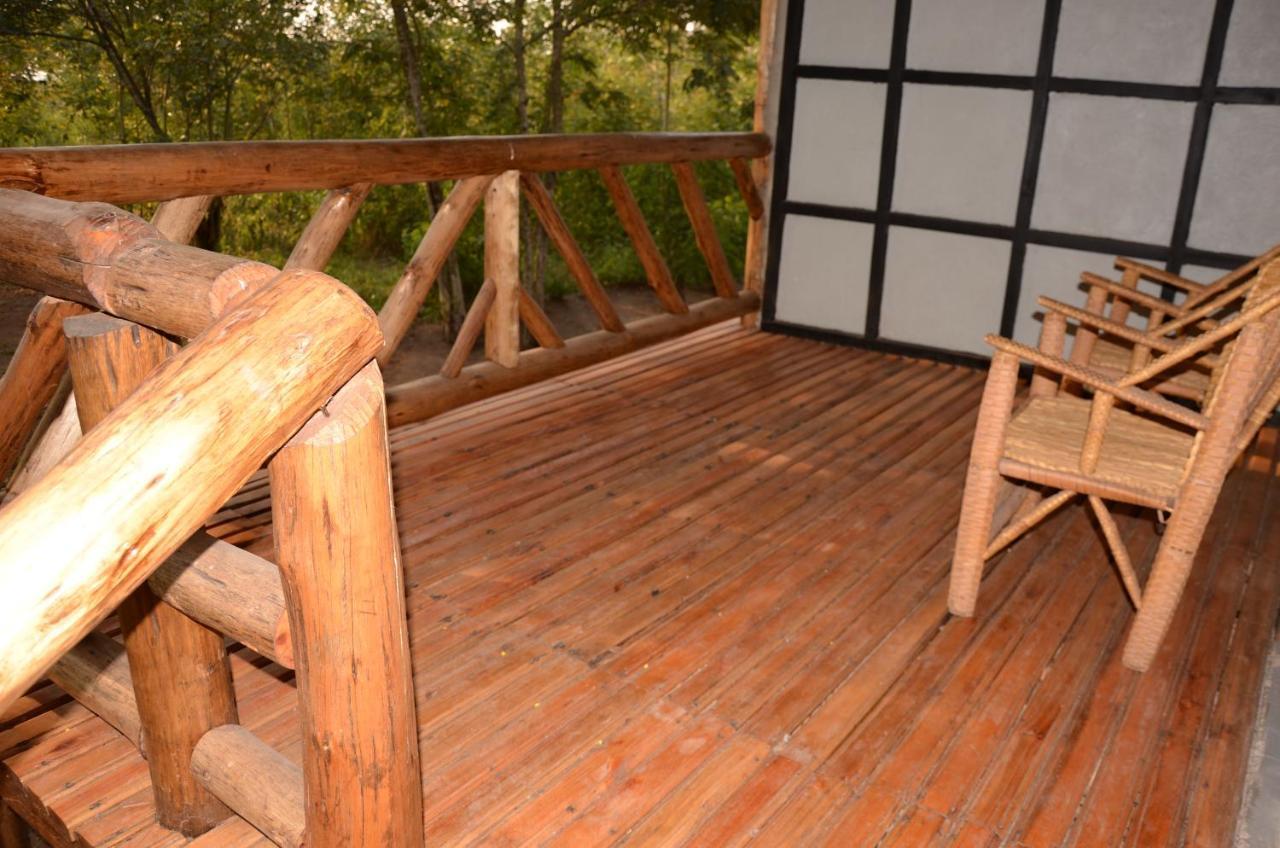 Irungu Forest Safari Lodge Katunguru Kültér fotó