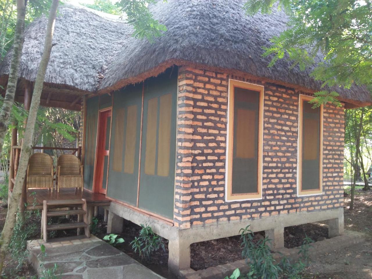 Irungu Forest Safari Lodge Katunguru Kültér fotó