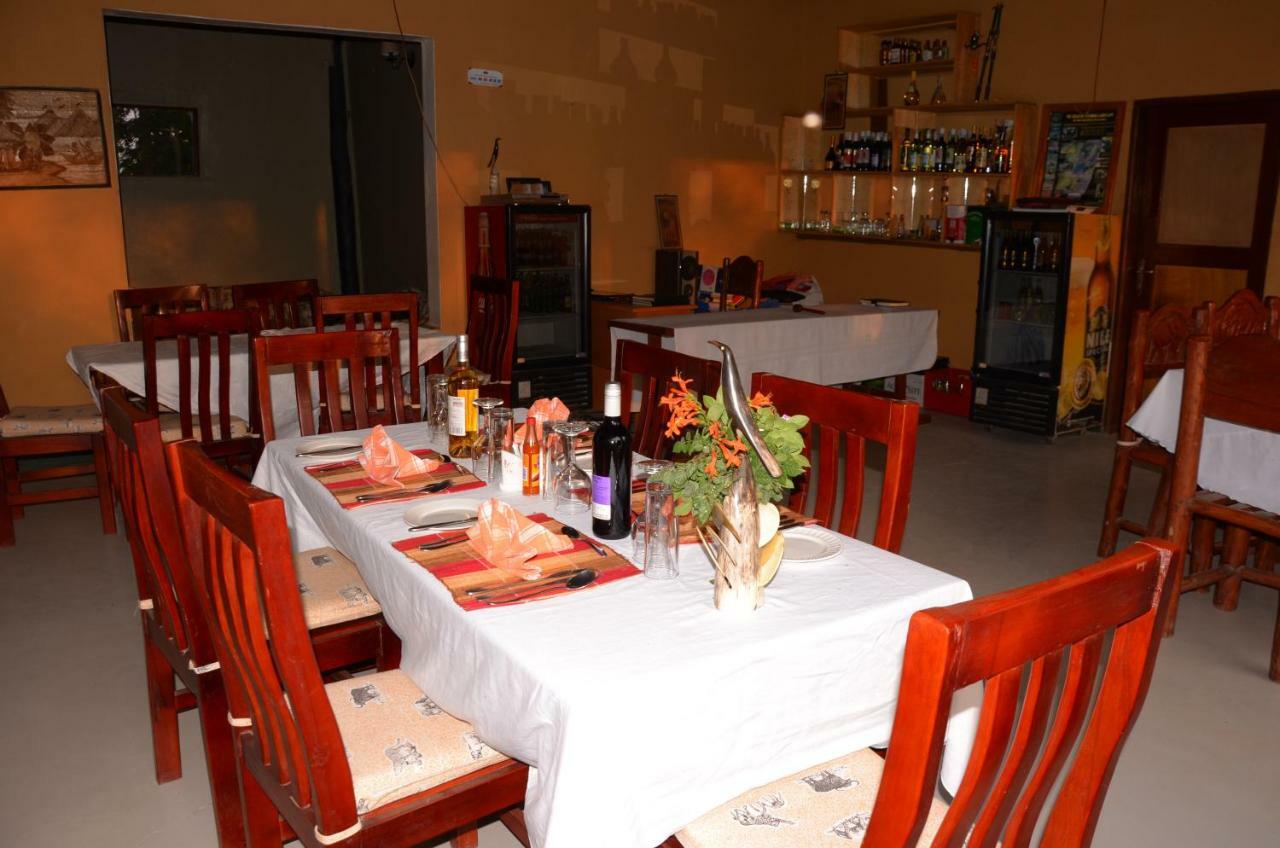 Irungu Forest Safari Lodge Katunguru Kültér fotó