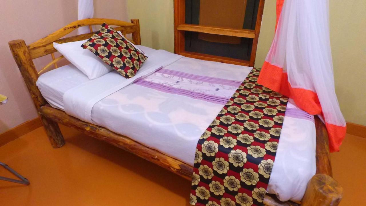 Irungu Forest Safari Lodge Katunguru Kültér fotó