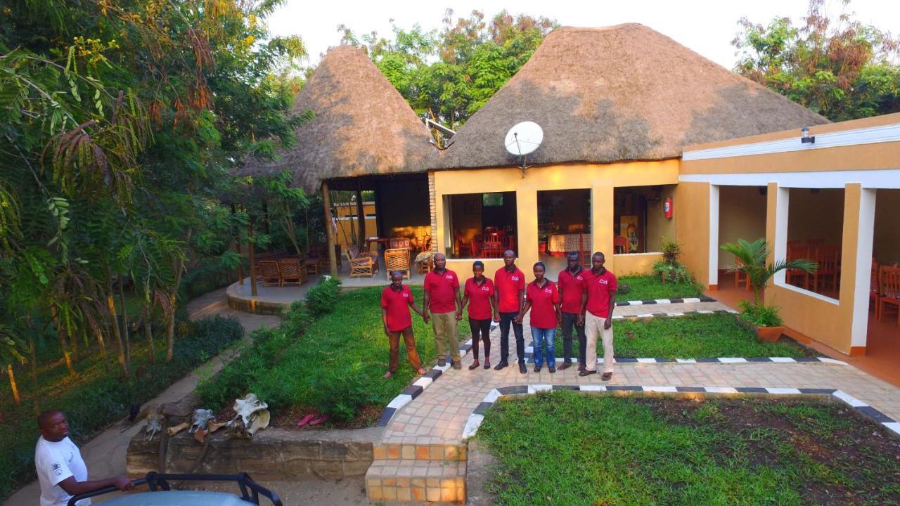 Irungu Forest Safari Lodge Katunguru Kültér fotó