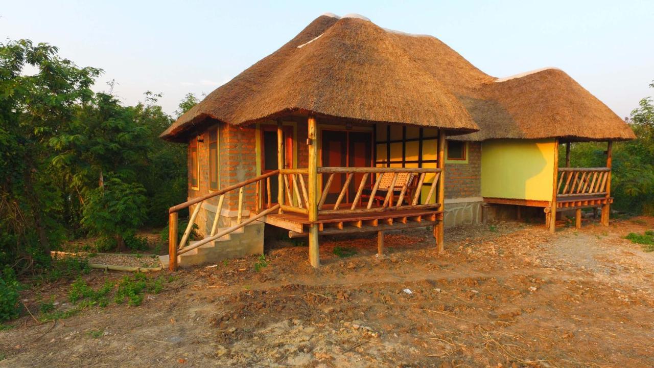 Irungu Forest Safari Lodge Katunguru Kültér fotó