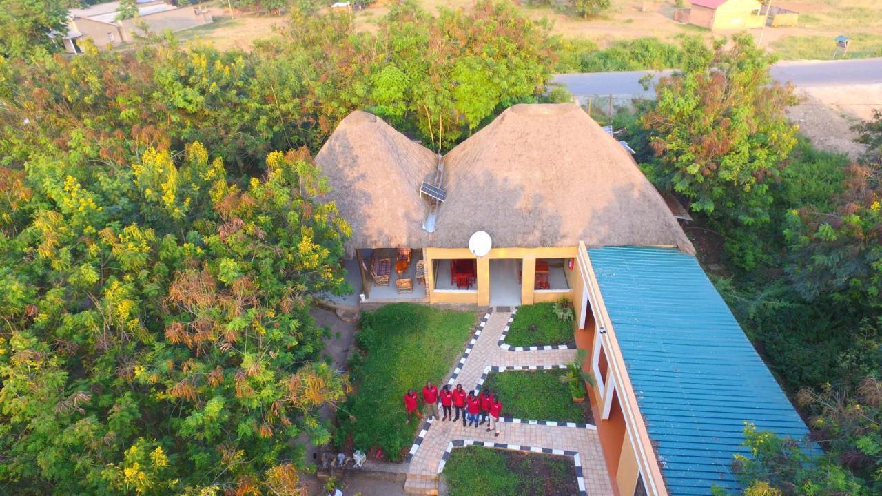 Irungu Forest Safari Lodge Katunguru Kültér fotó