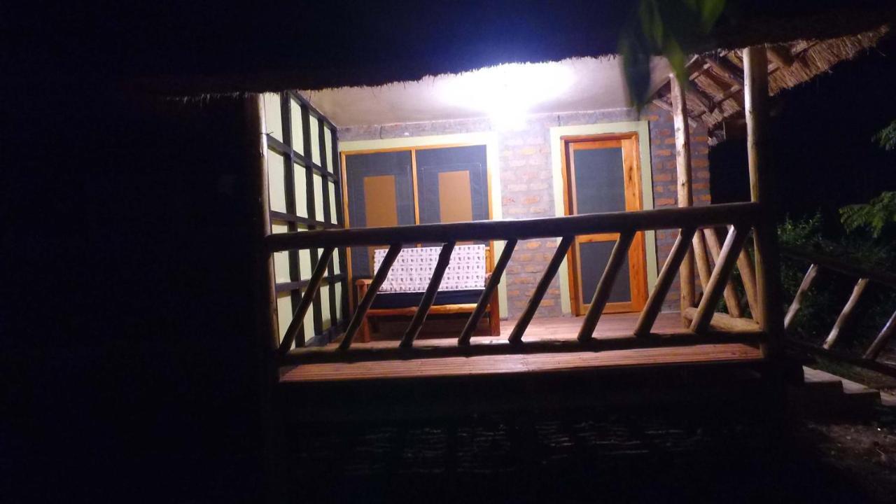 Irungu Forest Safari Lodge Katunguru Kültér fotó